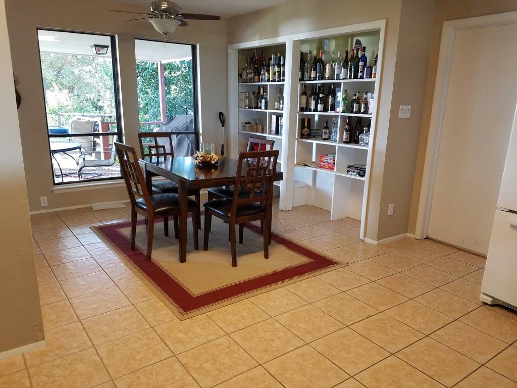 Dog Friendly 3 BR Vacation Rental | 4833 Eck Ln, Austin, TX 78734, USA | Phone: (310) 493-6777