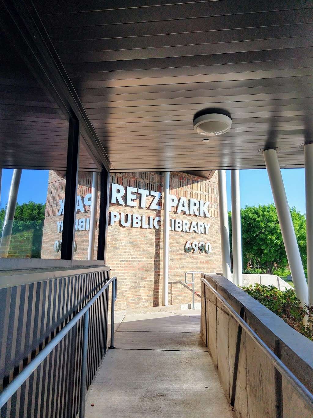 Fretz Park Branch Library | 6990 Belt Line Rd, Dallas, TX 75254 | Phone: (214) 670-6421