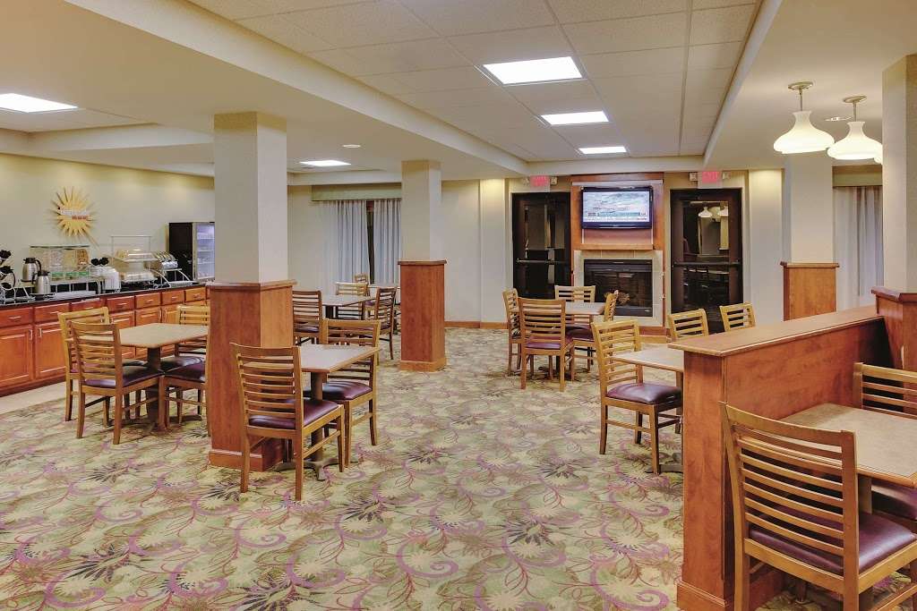 La Quinta Inn & Suites by Wyndham Richmond - Kings Dominion | 16280 International St, Doswell, VA 23047, USA | Phone: (804) 876-6900