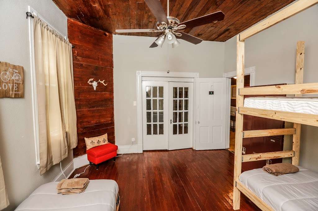 Bunkwood Hostel | 2721 Engelke St, Houston, TX 77003 | Phone: (713) 714-6522