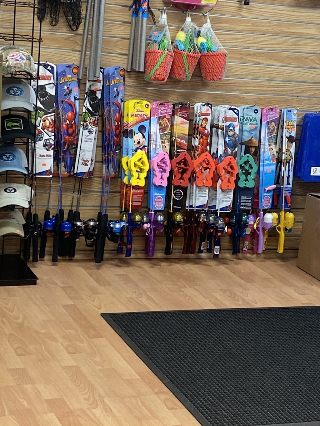 Candlewood Bait and Tackle | 36 Tamarack Ave, Danbury, CT 06811, USA | Phone: (203) 743-2221