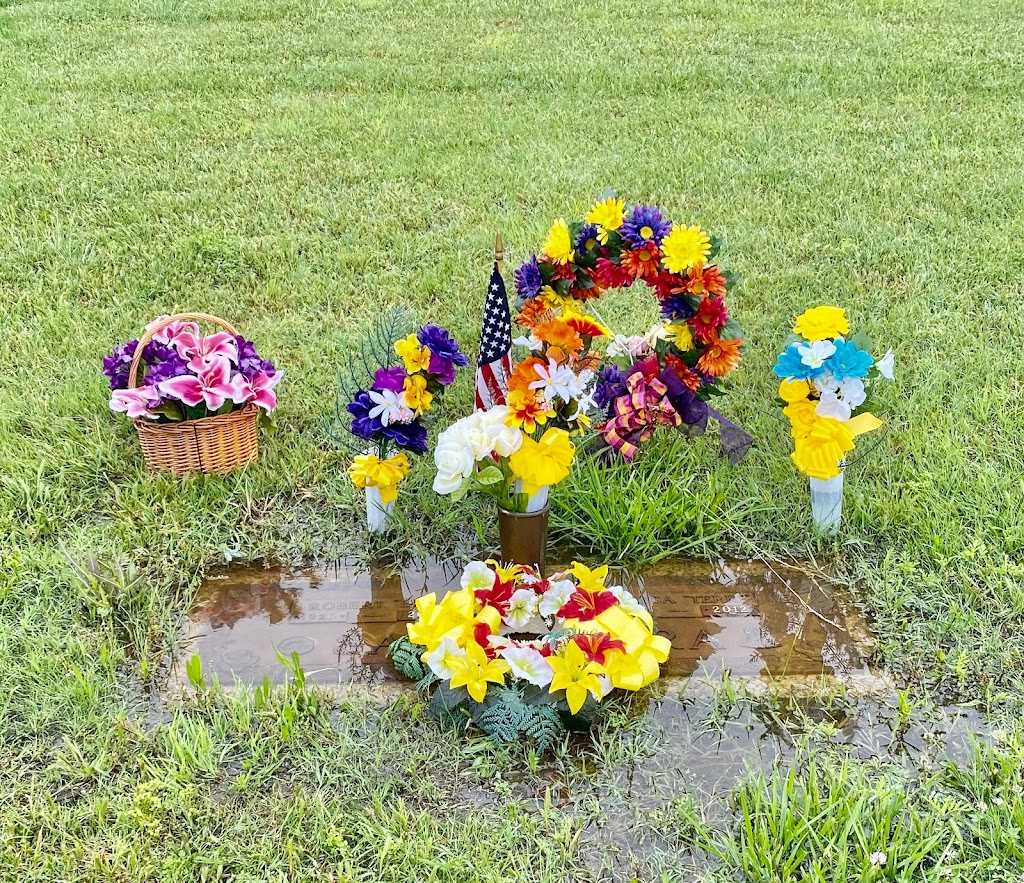 Fairlawn Burial Park | 2401 Carey Blvd, Hutchinson, KS 67501, USA | Phone: (620) 888-7165