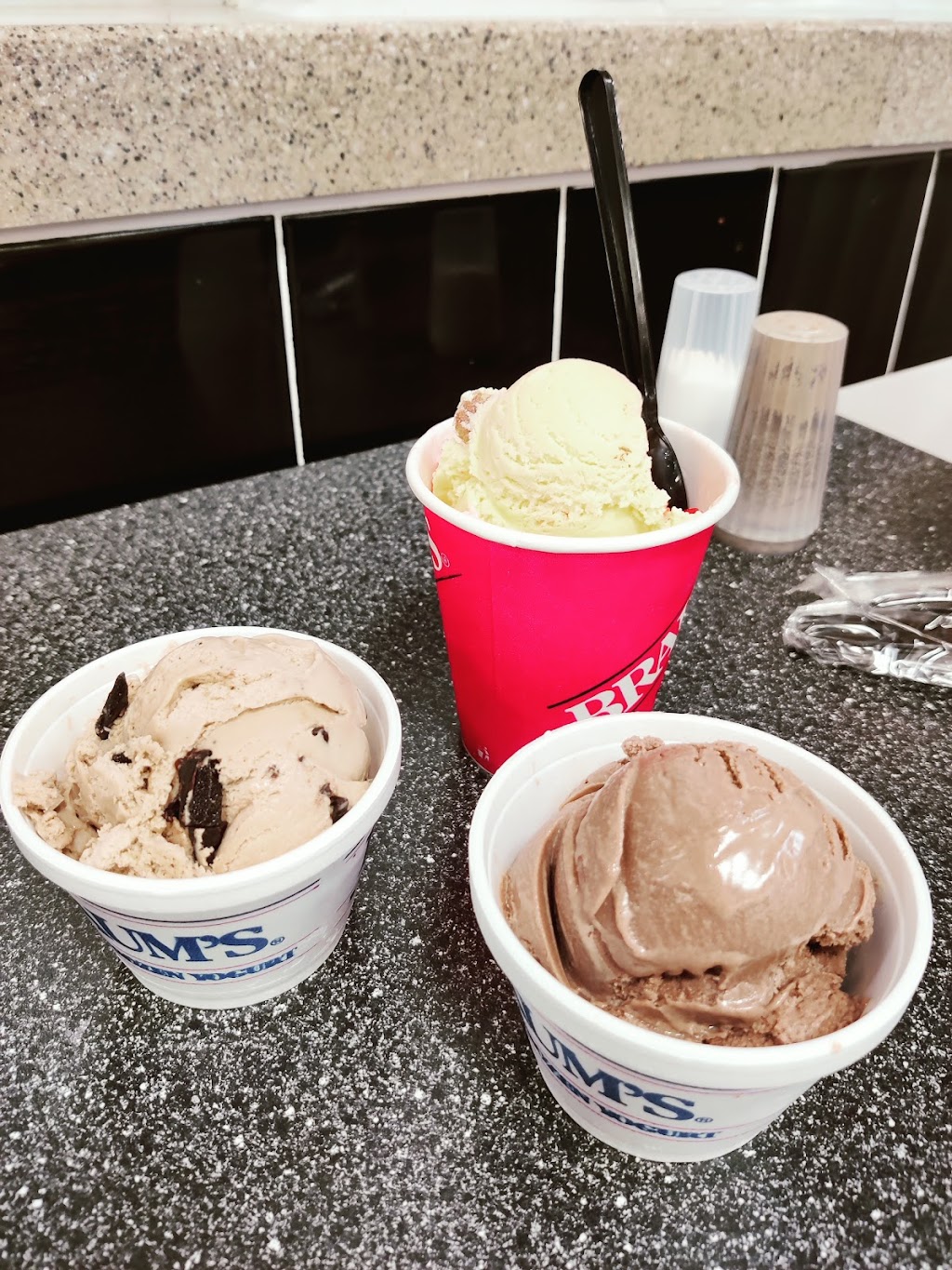 Braums Ice Cream & Dairy Store | 2005 W Parker Rd, Plano, TX 75023, USA | Phone: (972) 596-3358