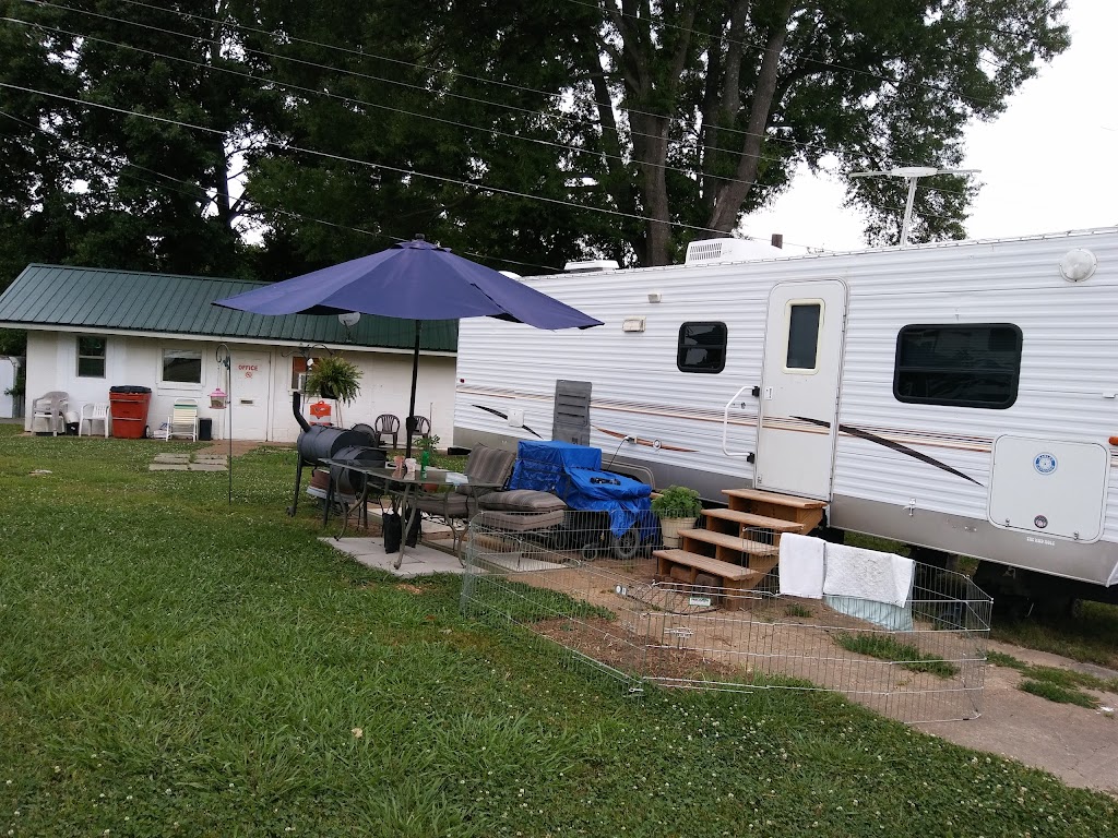 Hilltop Trailer/RV Park | 5370 Goodman Rd, Horn Lake, MS 38637, USA | Phone: (662) 781-1350