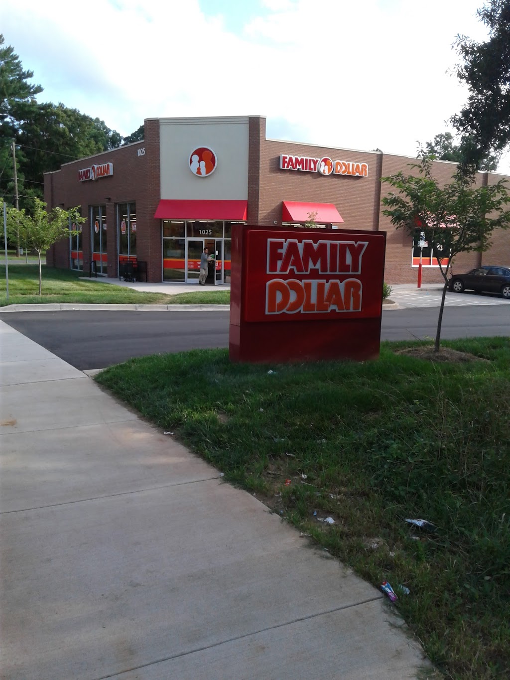 Family Dollar | 1025 W Sugar Creek Rd, Charlotte, NC 28213, USA | Phone: (704) 200-9613