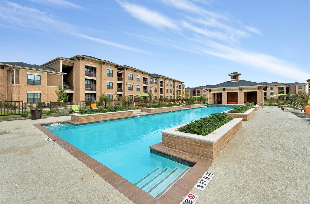 Mansfield on the Green Apartments | 250 N State Hwy 360, Mansfield, TX 76063, USA | Phone: (855) 601-2408