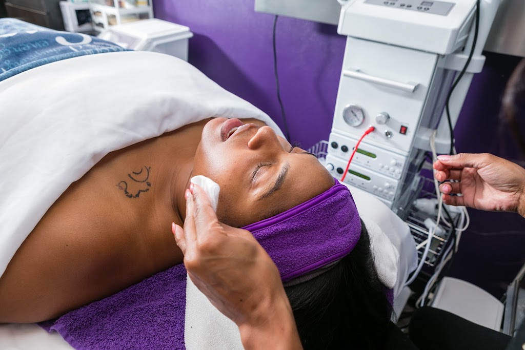 Facially Skin Bar | Facially Skin Bar @Essence Salon Suites of Homewood, 17956 S Halsted St, Homewood, IL 60430, USA | Phone: (219) 732-2425