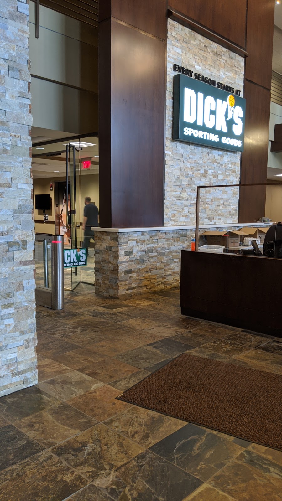 DICKS Sporting Goods, Inc. | 345 Court St, Coraopolis, PA 15108, USA | Phone: (724) 273-3400