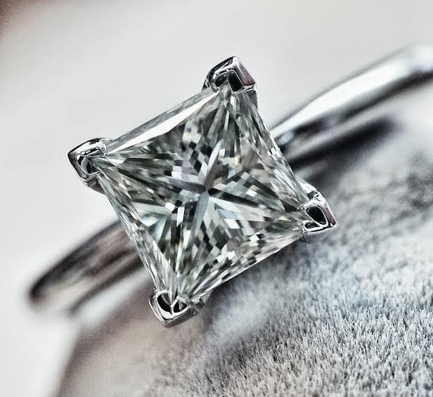 Nassau Diamond Buyers | 10 W Cherry St, Hicksville, NY 11801, USA | Phone: (516) 827-3131