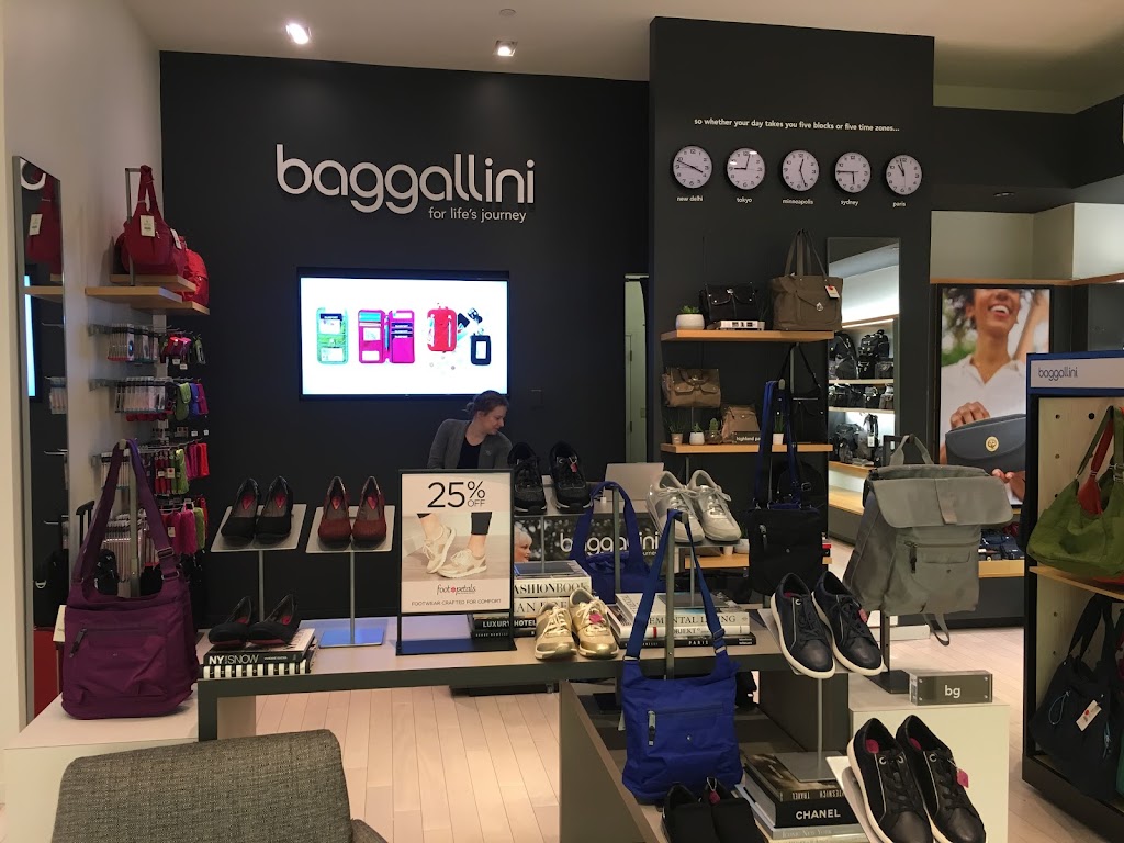Baggallini | Mall of America, Floor 2, 280 South Avenue Lindau Lane &, Ikea Way, Bloomington, MN 55425, USA | Phone: (952) 405-9972