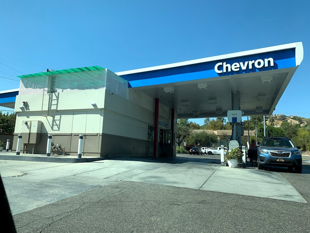 Chevron | 24336 Victory Blvd, Woodland Hills, CA 91367, USA | Phone: (818) 883-2540