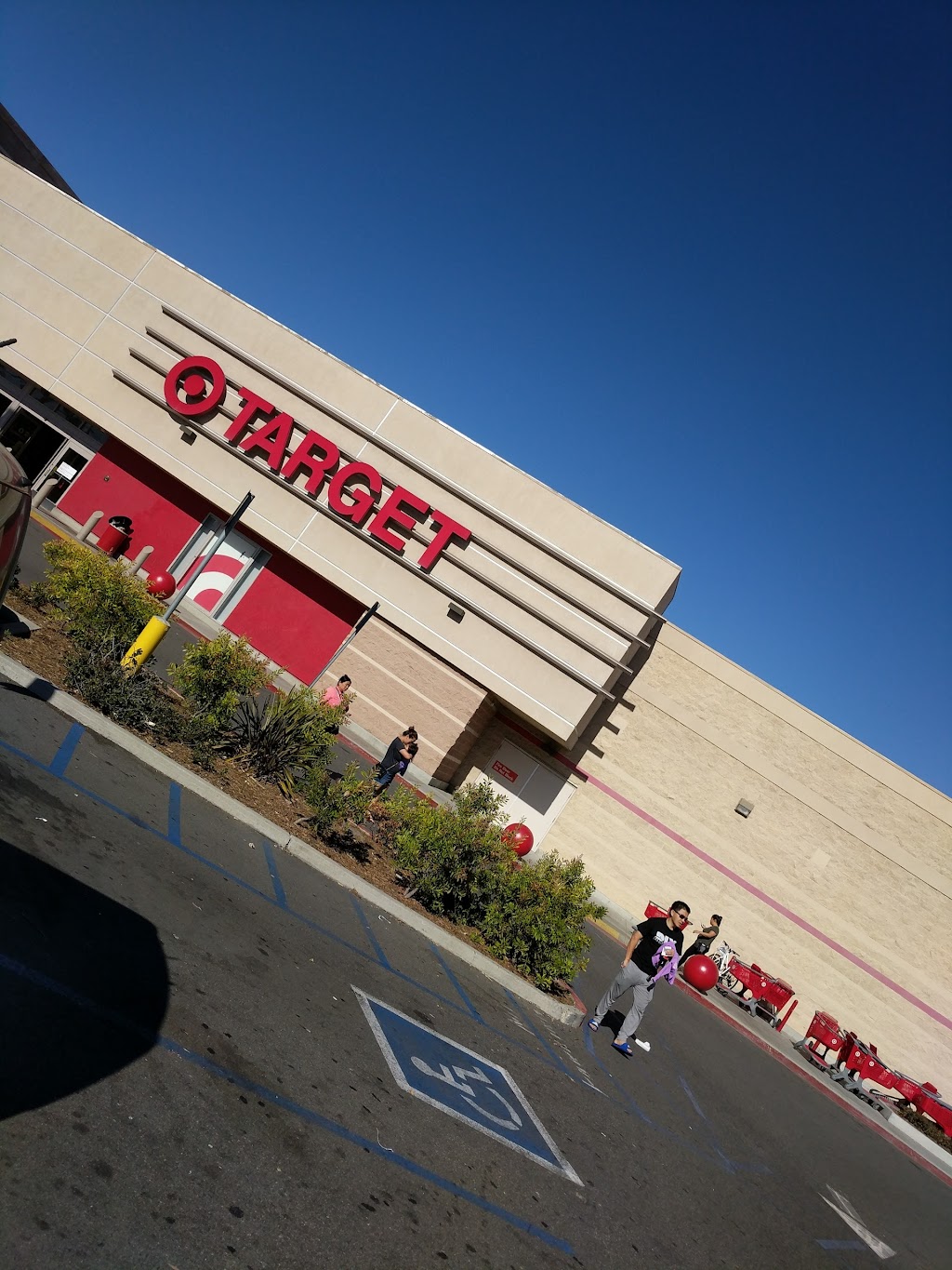 Target | 950 E 33rd St, Signal Hill, CA 90755, USA | Phone: (562) 427-7751