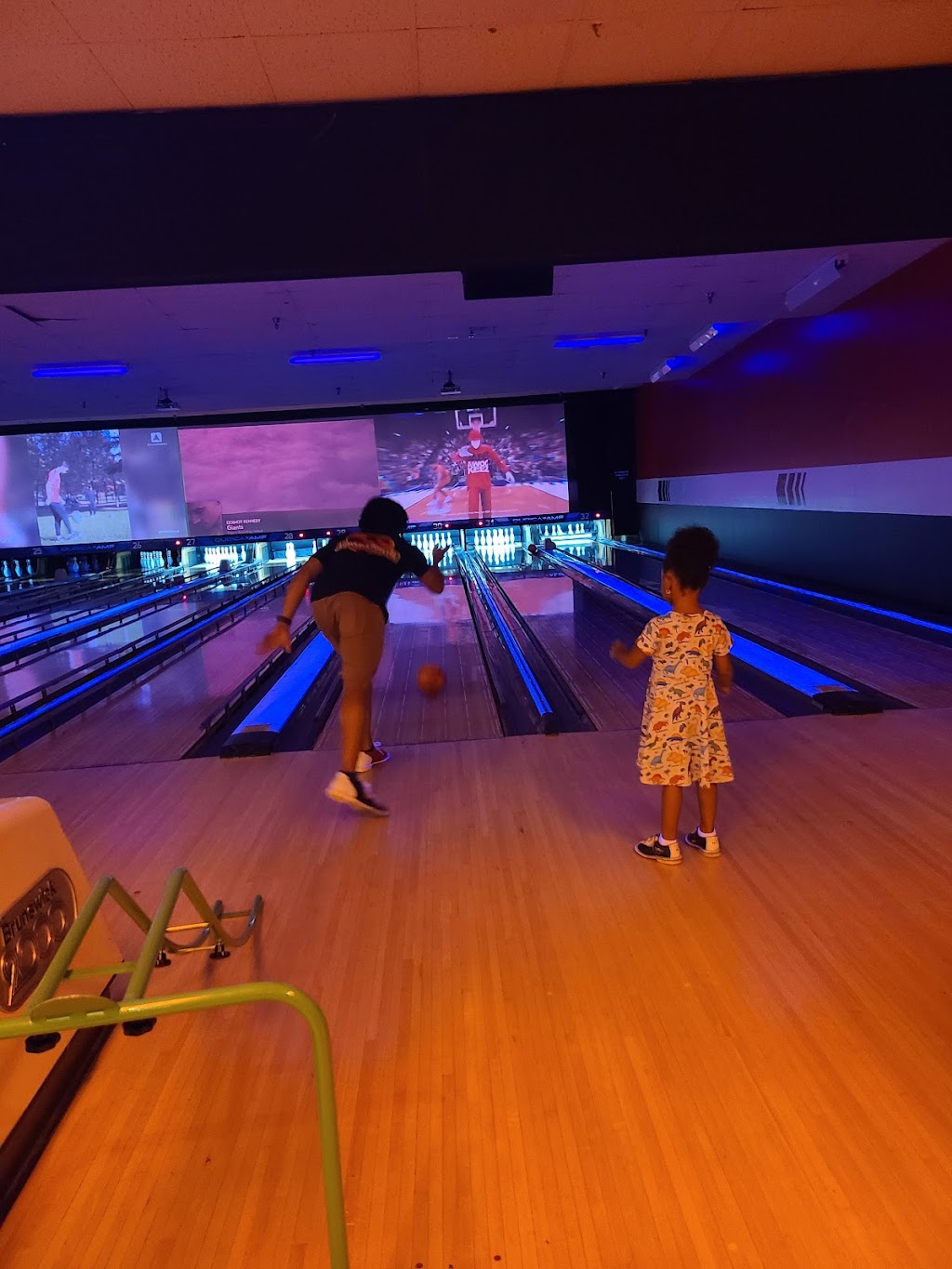 AMF Desert Hills Lanes | 2959 E Bell Rd, Phoenix, AZ 85032, USA | Phone: (602) 971-1105