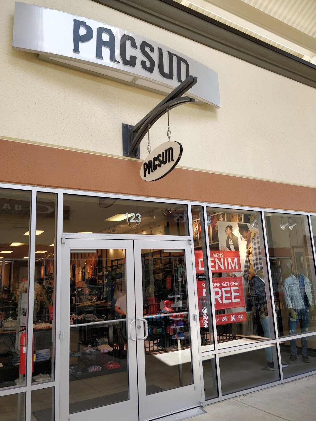 PacSun | 123 Premium Outlets Dr, Monroe, OH 45050 | Phone: (513) 539-8814