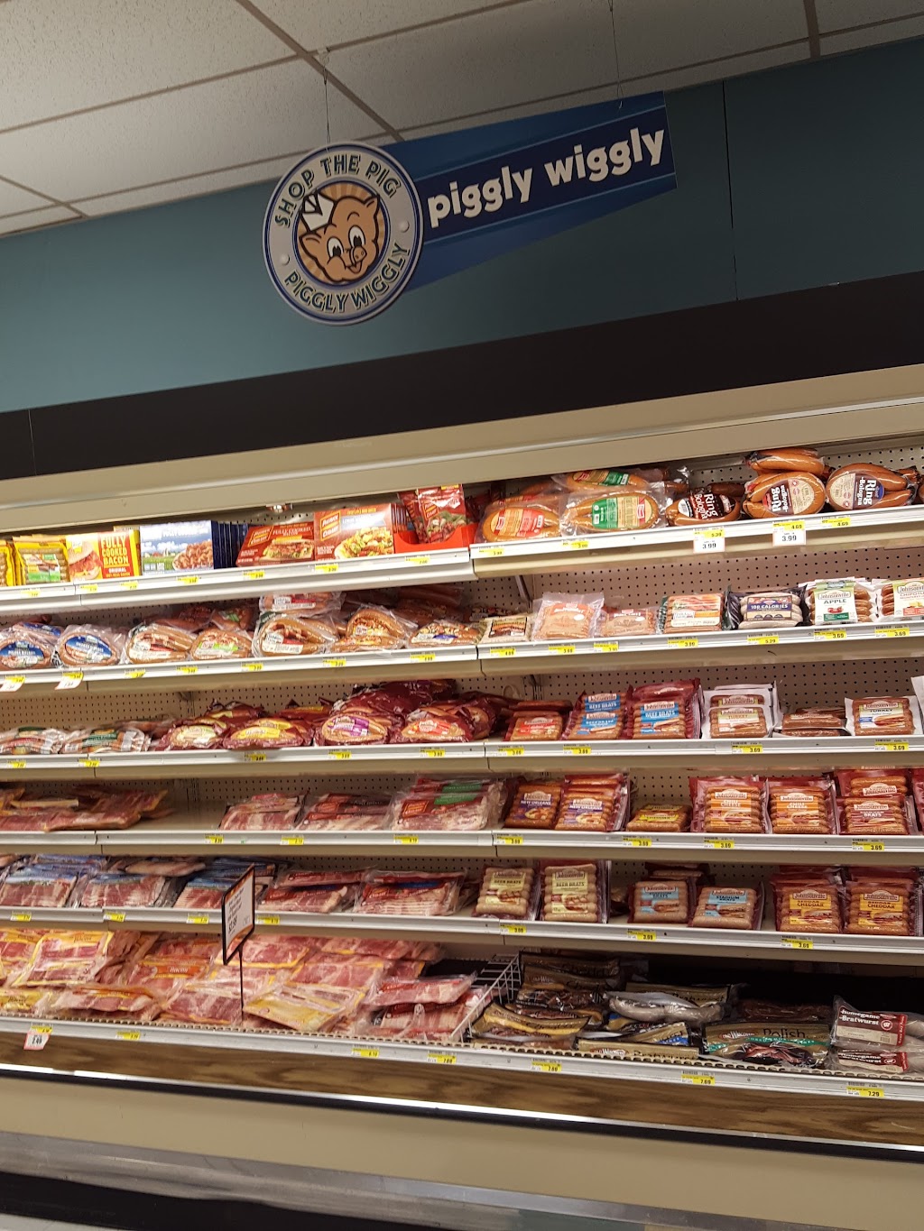 Piggly Wiggly | 725 8th St, Monroe, WI 53566, USA | Phone: (608) 325-5088
