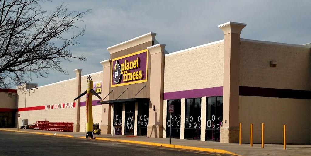 Planet Fitness | 39 Plaza Pkwy, Lexington, NC 27292, USA | Phone: (336) 843-4337