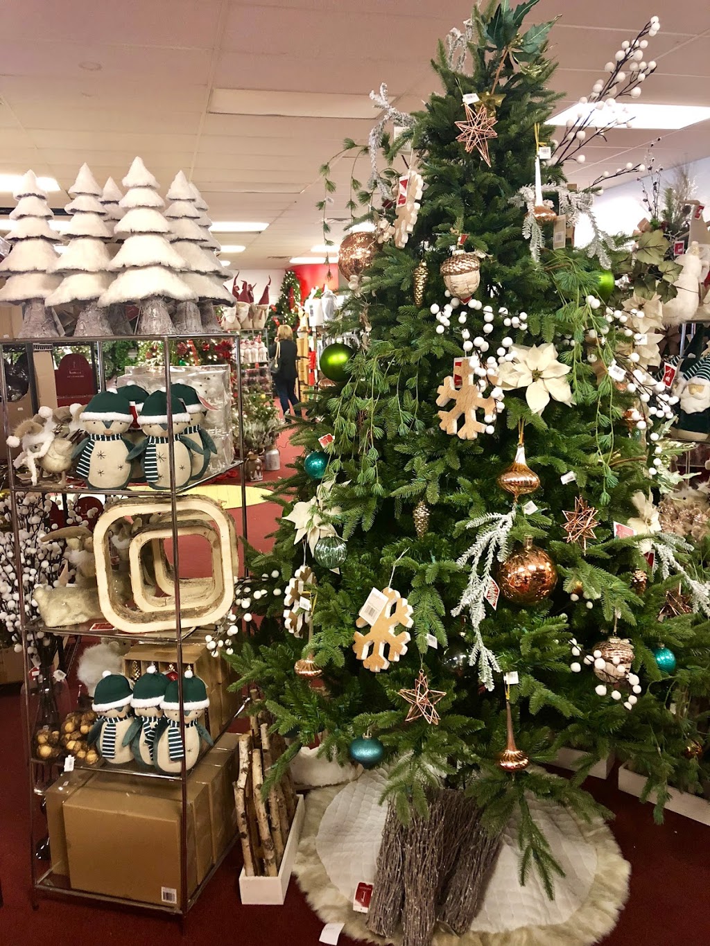Daves Christmas Wonderland | 8008 Transit Rd, Buffalo, NY 14221, USA | Phone: (716) 671-2225