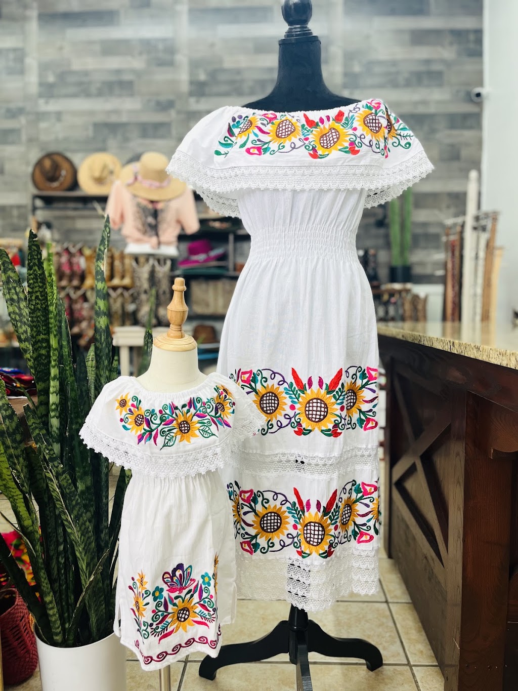 Fiesta Latina Artesanal Boutique | 1095 Windy Hill Rd, Kyle, TX 78640, USA | Phone: (512) 893-9598