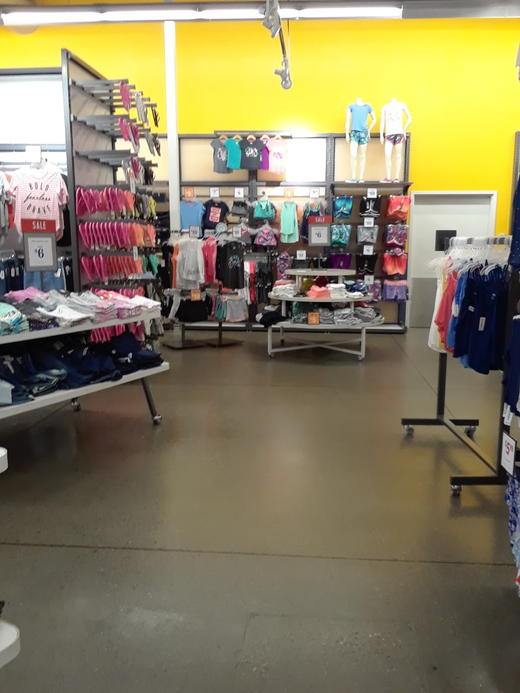 Old Navy | 2831 Countryside Dr, Turlock, CA 95380, USA | Phone: (209) 262-3558