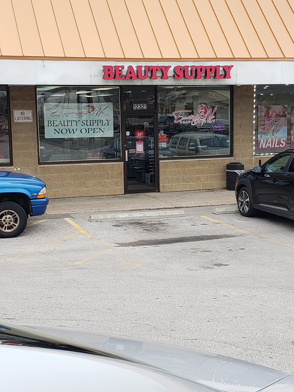 Essentially Me Beauty Supply | 12321 Old Halls Ferry Rd, Florissant, MO 63033, USA | Phone: (314) 274-8651