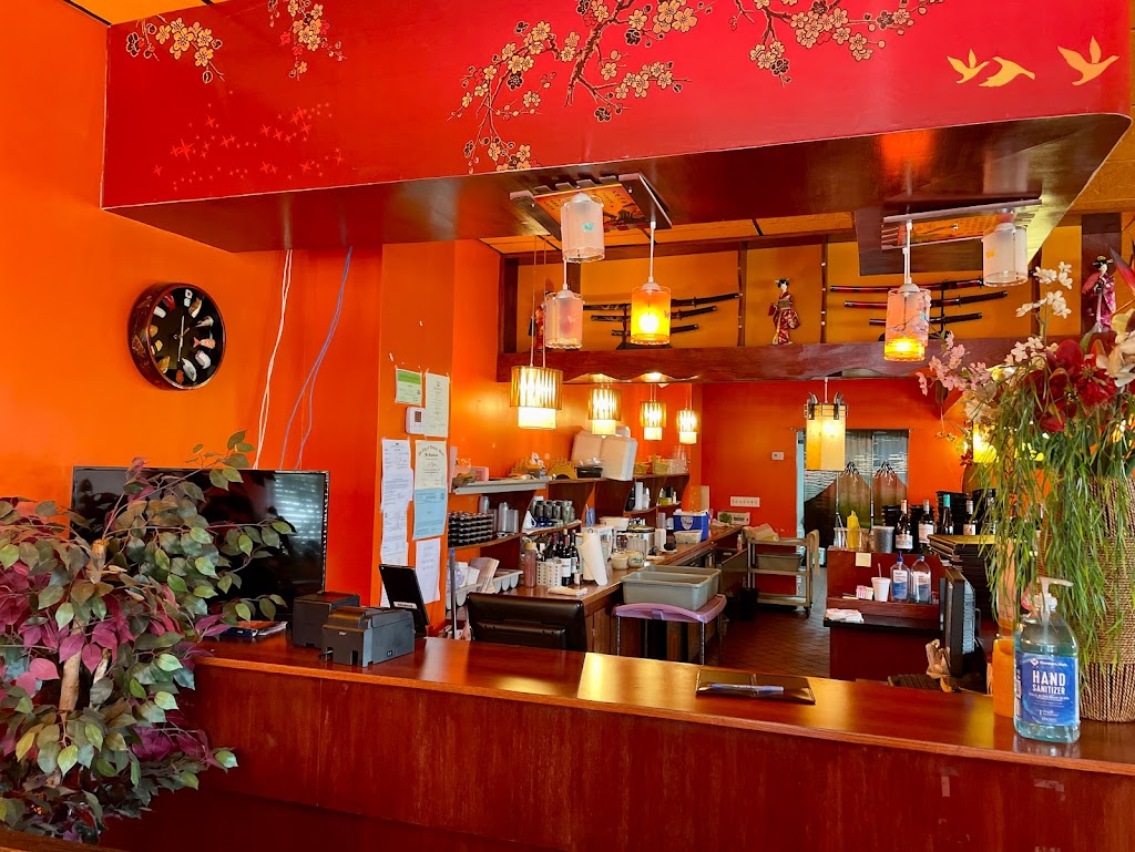 Fujiyama Sushi Bar | 2861 Lynnhaven Dr # 112, Virginia Beach, VA 23451, USA | Phone: (757) 496-5858