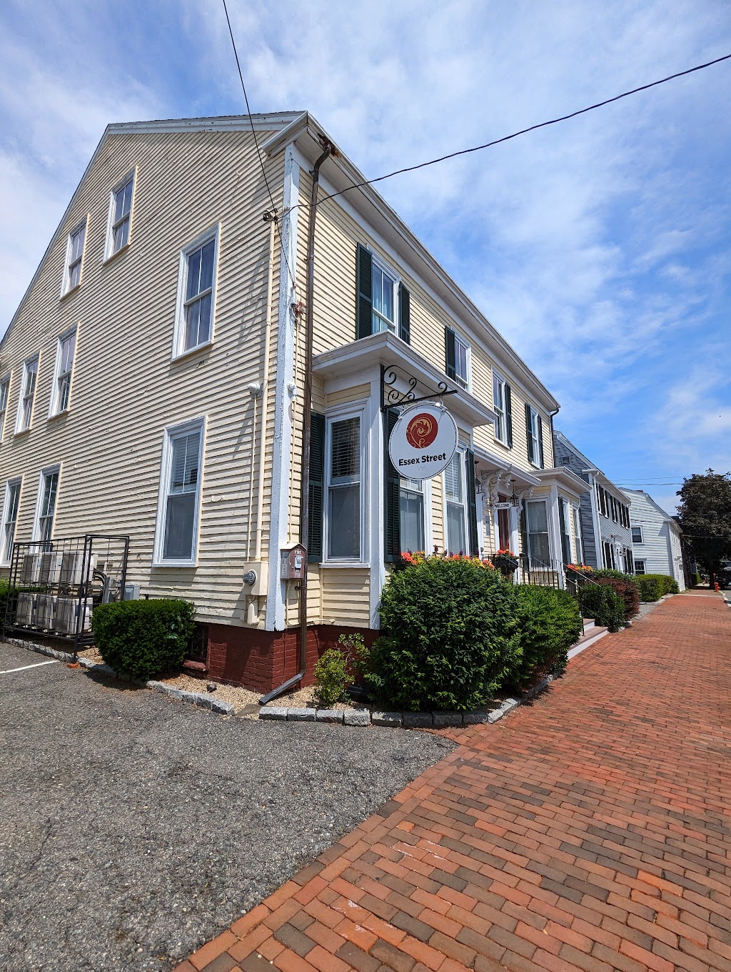 Essex Street Inn & Suites, Ascend Hotel Collection | 7 Essex St, Newburyport, MA 01950, USA | Phone: (978) 465-3148