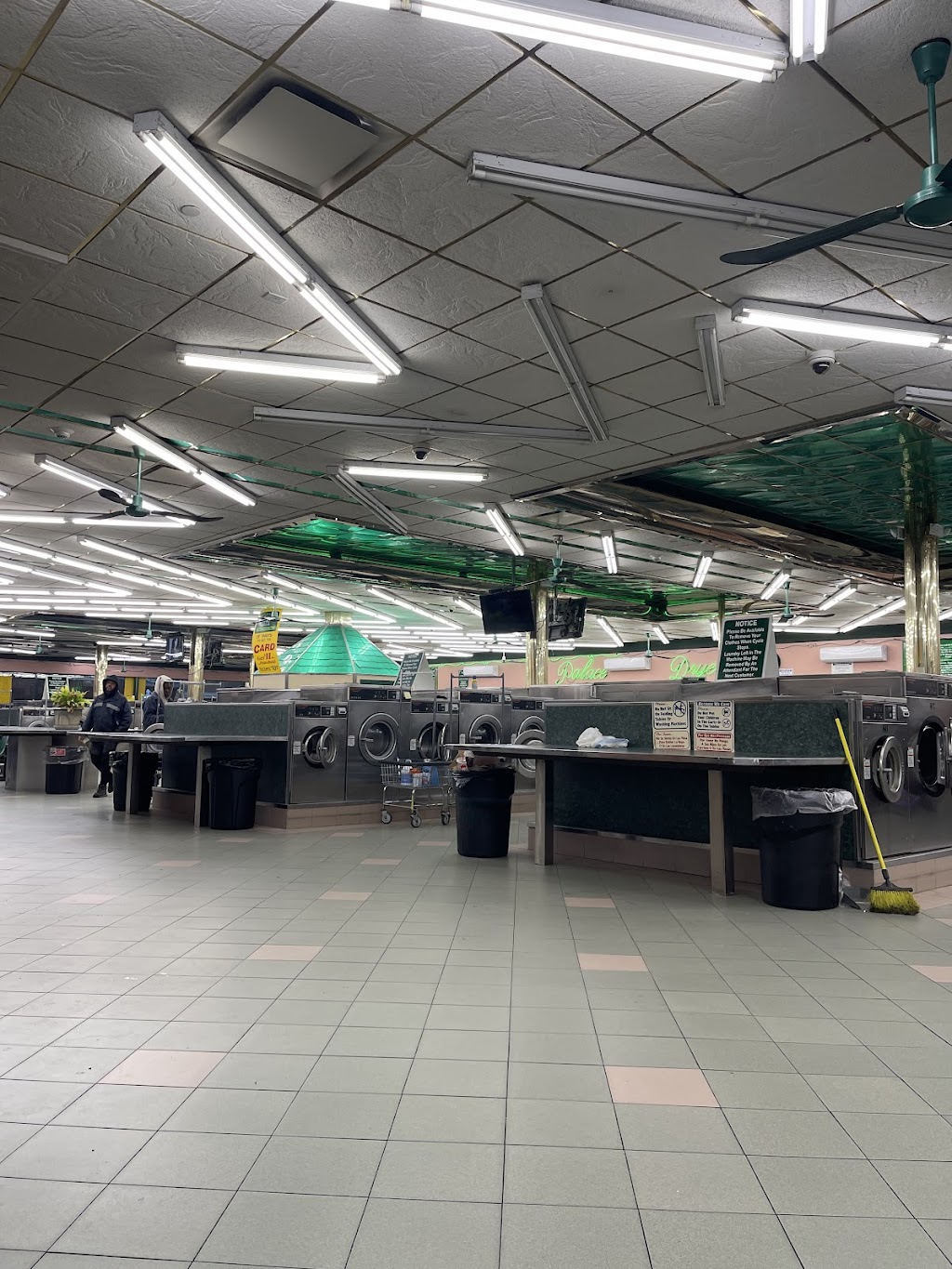 Laundry Palace | 15 W Merrick Rd, Valley Stream, NY 11580, USA | Phone: (516) 825-3679