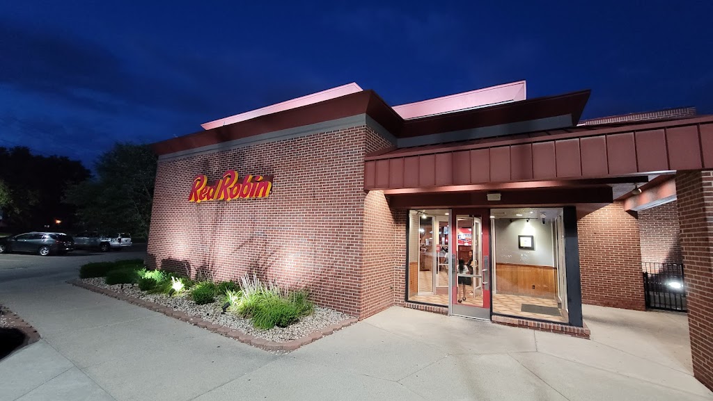 Red Robin Gourmet Burgers and Brews | 36350 Warren Rd, Westland, MI 48185, USA | Phone: (734) 421-4081