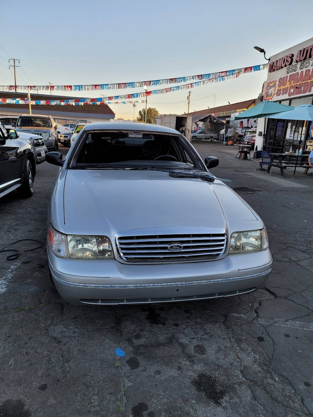 Salvadors Auto Glass | 7205 S Alameda St, Los Angeles, CA 90001, USA | Phone: (323) 588-8879