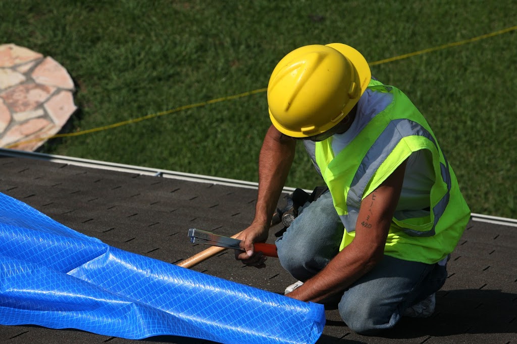 All Season Roofing, LLC | 6002 NW, MO-9, Parkville, MO 64152, USA | Phone: (816) 213-8804