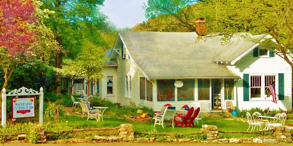 Maple Leaf Cottage Inn | 12 Selma St, Elsah, IL 62028, USA | Phone: (618) 374-1684
