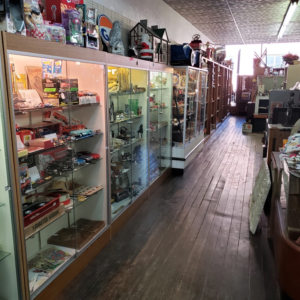 Decades Antiques and Collectibles | 109 W Adrian St, Blissfield, MI 49228, USA | Phone: (517) 486-3225