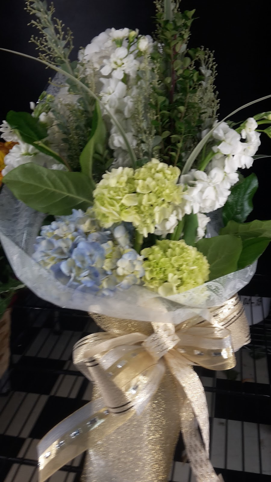 Gonzales Floral & Gifts LLC | 910 W Henderson St STE B, Cleburne, TX 76033, USA | Phone: (817) 526-5300