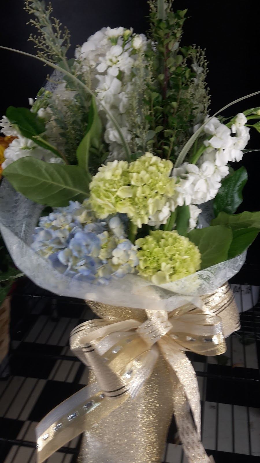 Gonzales Floral & Gifts LLC | 910 W Henderson St STE B, Cleburne, TX 76033 | Phone: (817) 526-5300