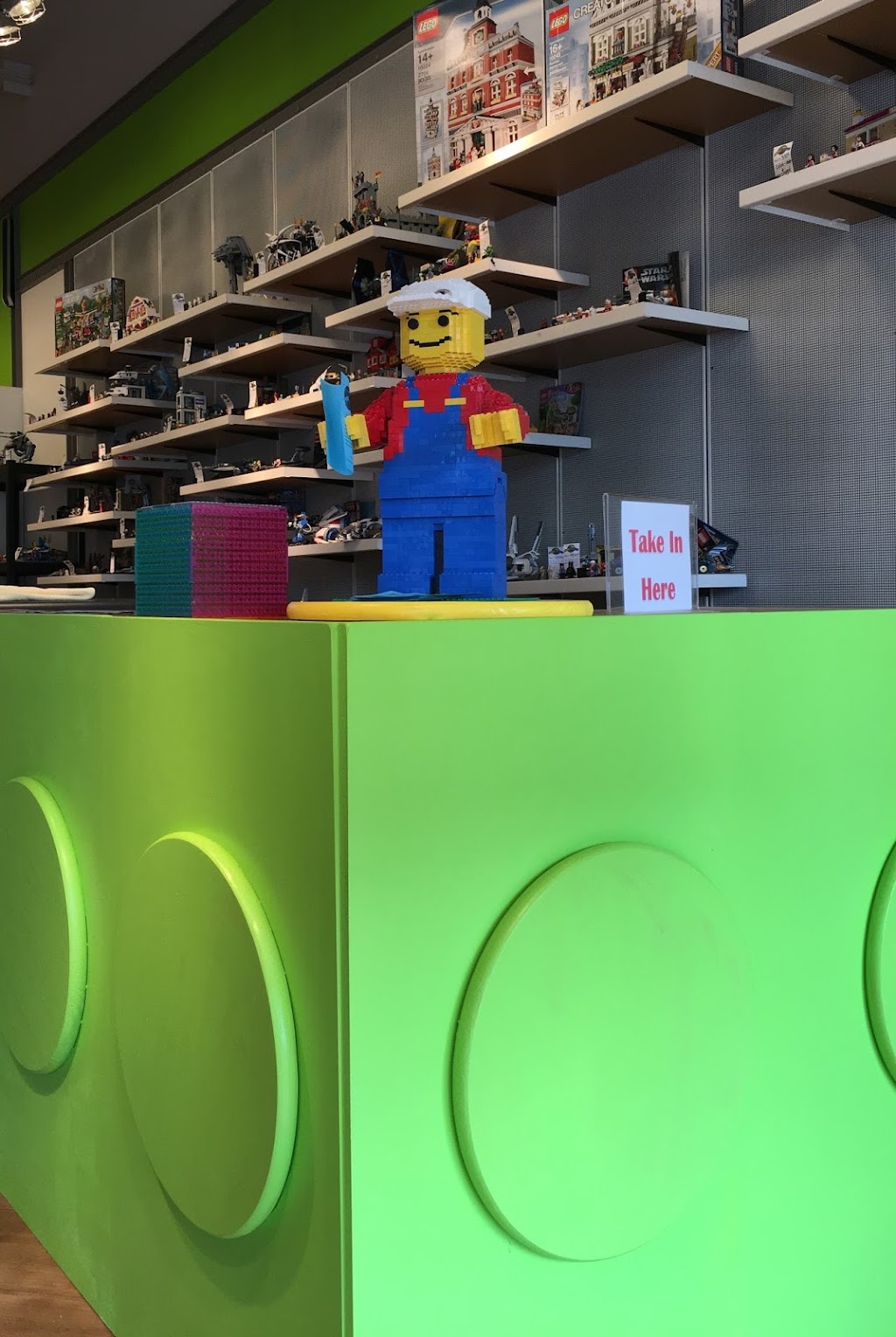 Bricks & Minifigs | 4650 Merchants Park Cir #808, Collierville, TN 38017, USA | Phone: (901) 207-3007