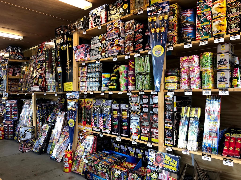 Dizzy Deans Fireworks | 5990 McAshan Dr, McCalla, AL 35111, USA | Phone: (205) 281-0363