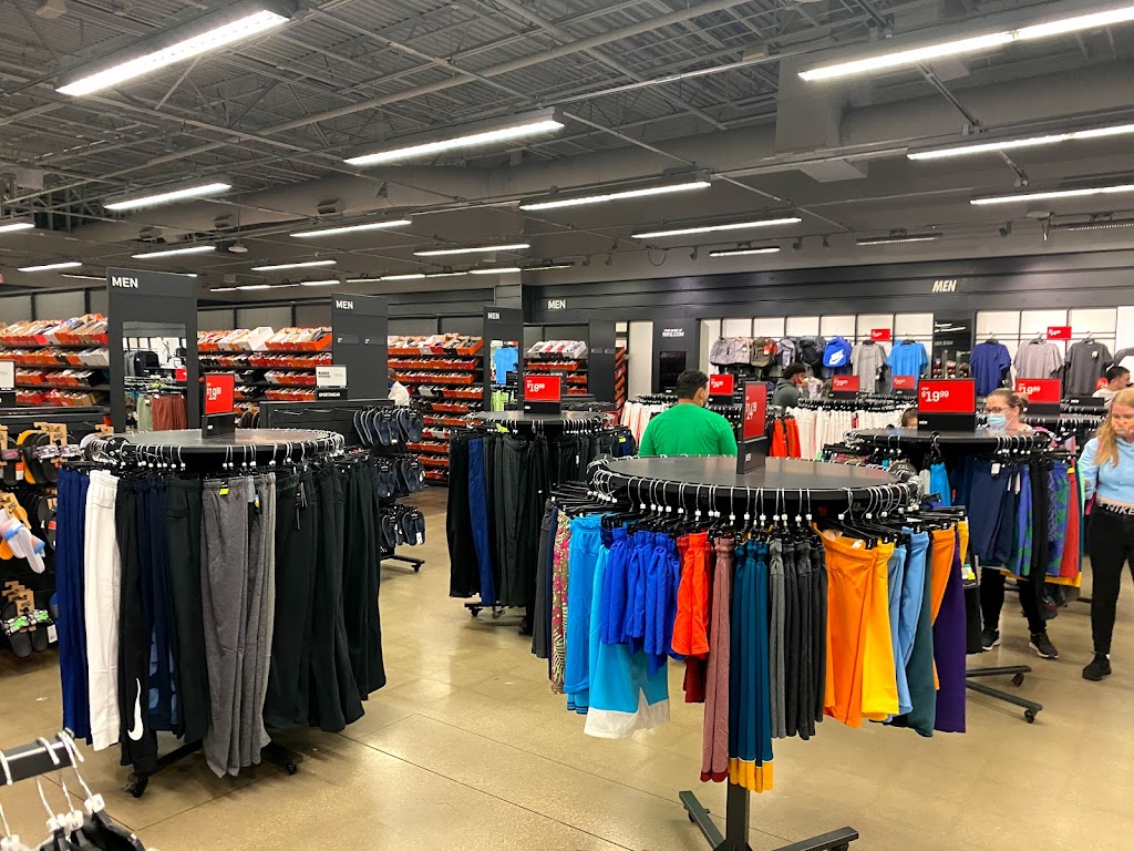 adidas Outlet Store Grapevine | 3000 Grapevine Mills Pkwy Suite 532A, Grapevine, TX 76051, USA | Phone: (972) 691-9546