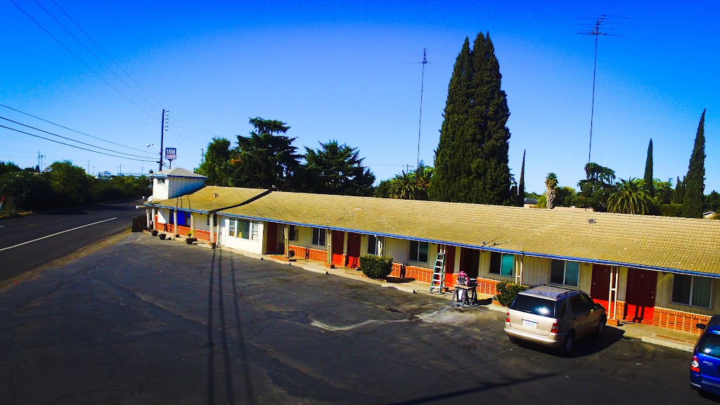 Blu-lite Motel | 258 Frontage Rd, Ripon, CA 95366, USA | Phone: (209) 599-3214