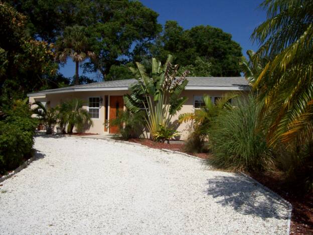 Magnolia Gardens | 350 Magnolia Rd, Venice, FL 34293, USA | Phone: (941) 412-4092