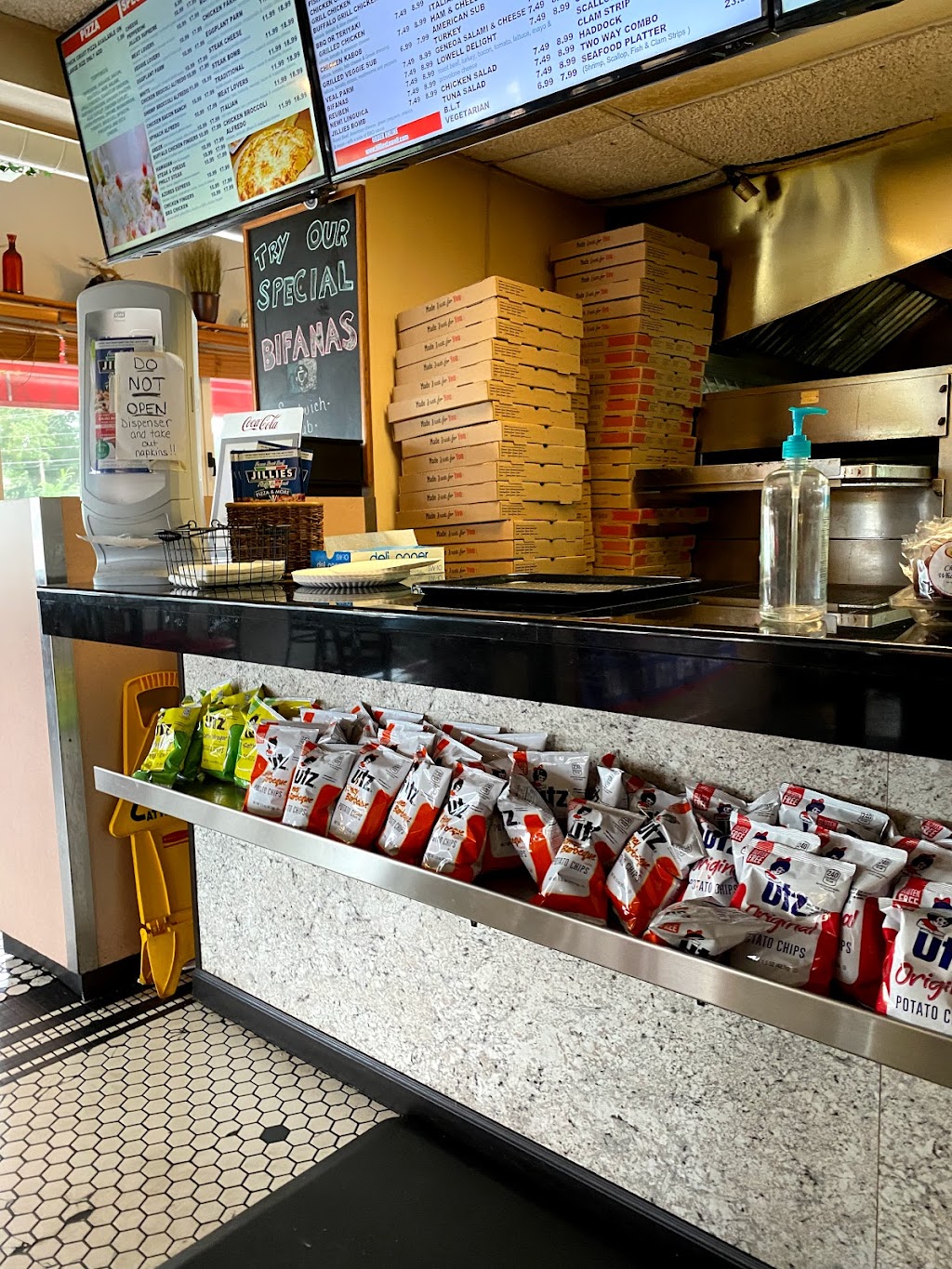 Jillies Roast Beef & Pizza | 600 Rogers St, Lowell, MA 01852, USA | Phone: (978) 452-3005