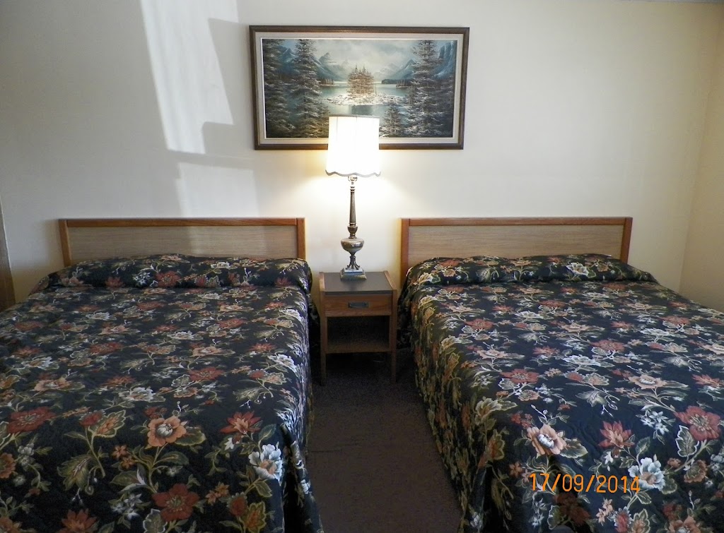 Sun Parlor Motel | 135 Talbot St W, Leamington, ON N8H 1N2, Canada | Phone: (519) 326-6131