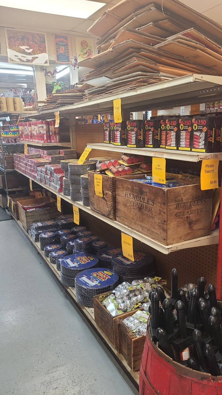 1/2 Price Fireworks | 600 Elm St, Lawrenceburg, IN 47025, USA | Phone: (812) 537-3115