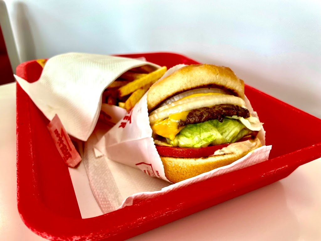 In-N-Out Burger | 1221 N, 1221 U.S. 287 Frontage Rd, Mansfield, TX 76063, USA | Phone: (800) 786-1000