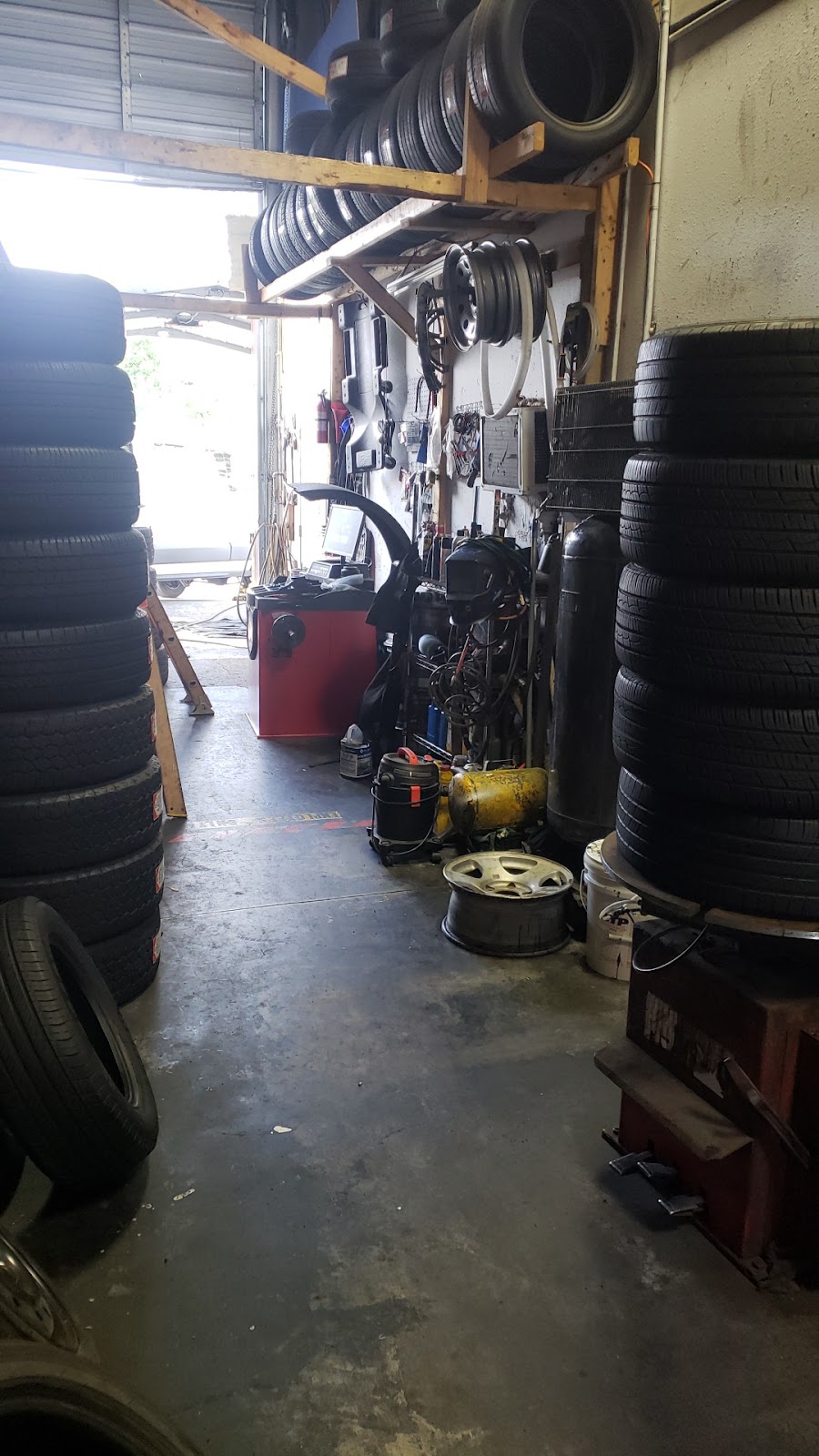 J&R New & Used Tire shop | 19144 W Little York Rd, Katy, TX 77449 | Phone: (713) 902-2954