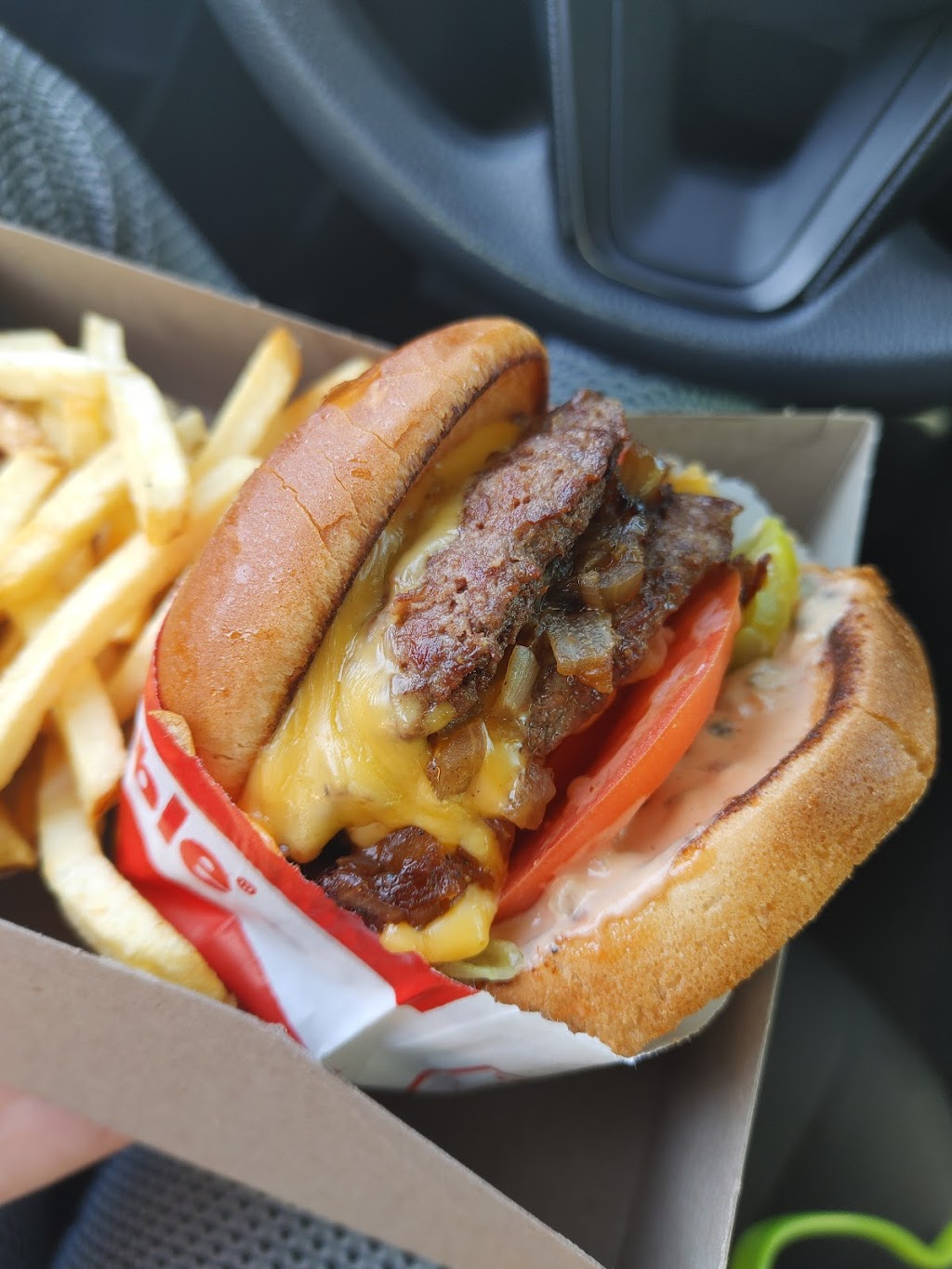 In-N-Out Burger | 920 E Playa Del Norte Dr, Tempe, AZ 85281, USA | Phone: (800) 786-1000