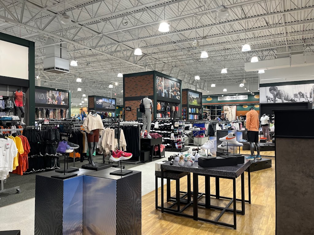 DICKS Sporting Goods | 17071 Southpark Center, Strongsville, OH 44136, USA | Phone: (440) 268-9153