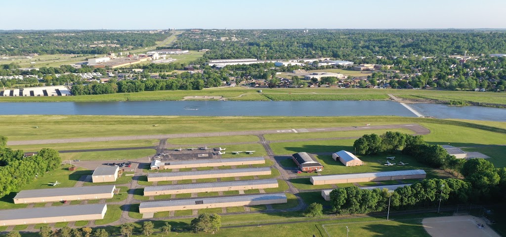 Moraine Airpark | 3800 Clearview Rd, Dayton, OH 45439, USA | Phone: (937) 866-2489