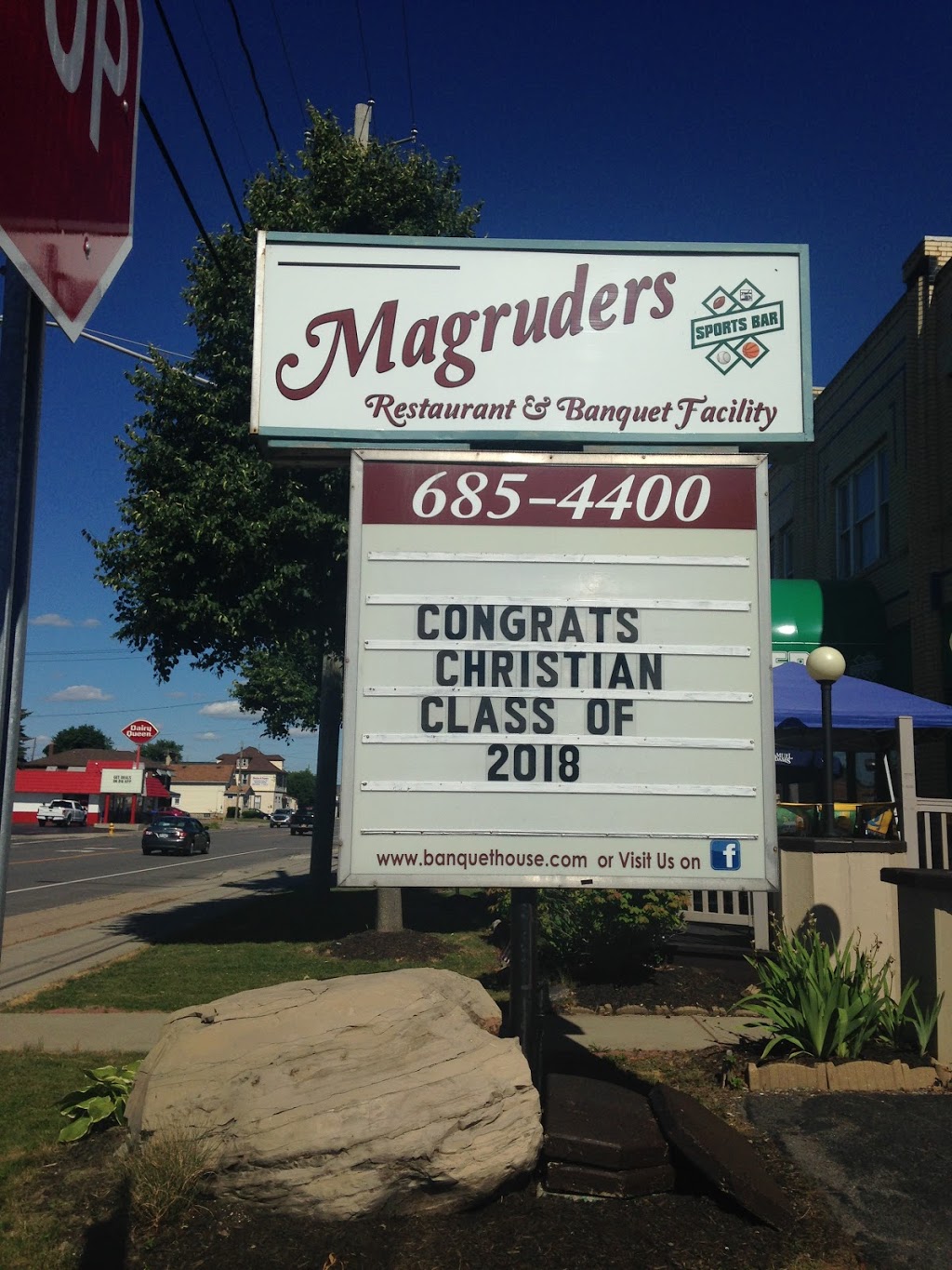 Magruders Restaurant & Pub | 4995 Broadway, Depew, NY 14043, USA | Phone: (716) 685-4400