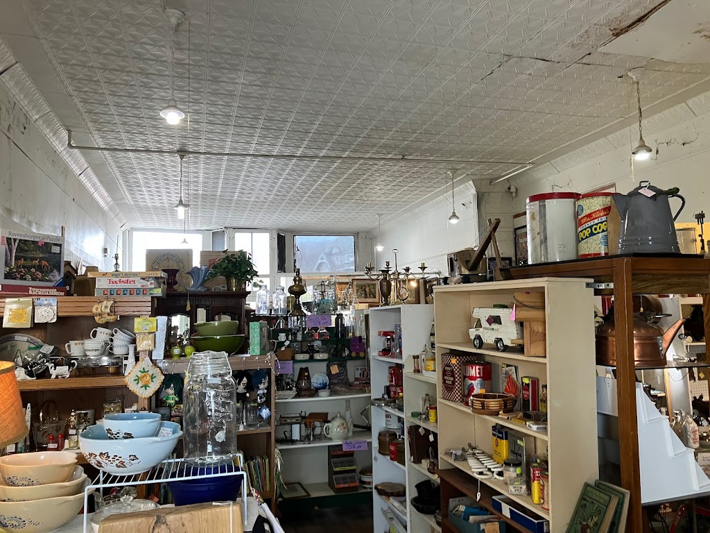 Water Street Antiques | 240 Water St, Jordan, MN 55352, USA | Phone: (952) 492-3322