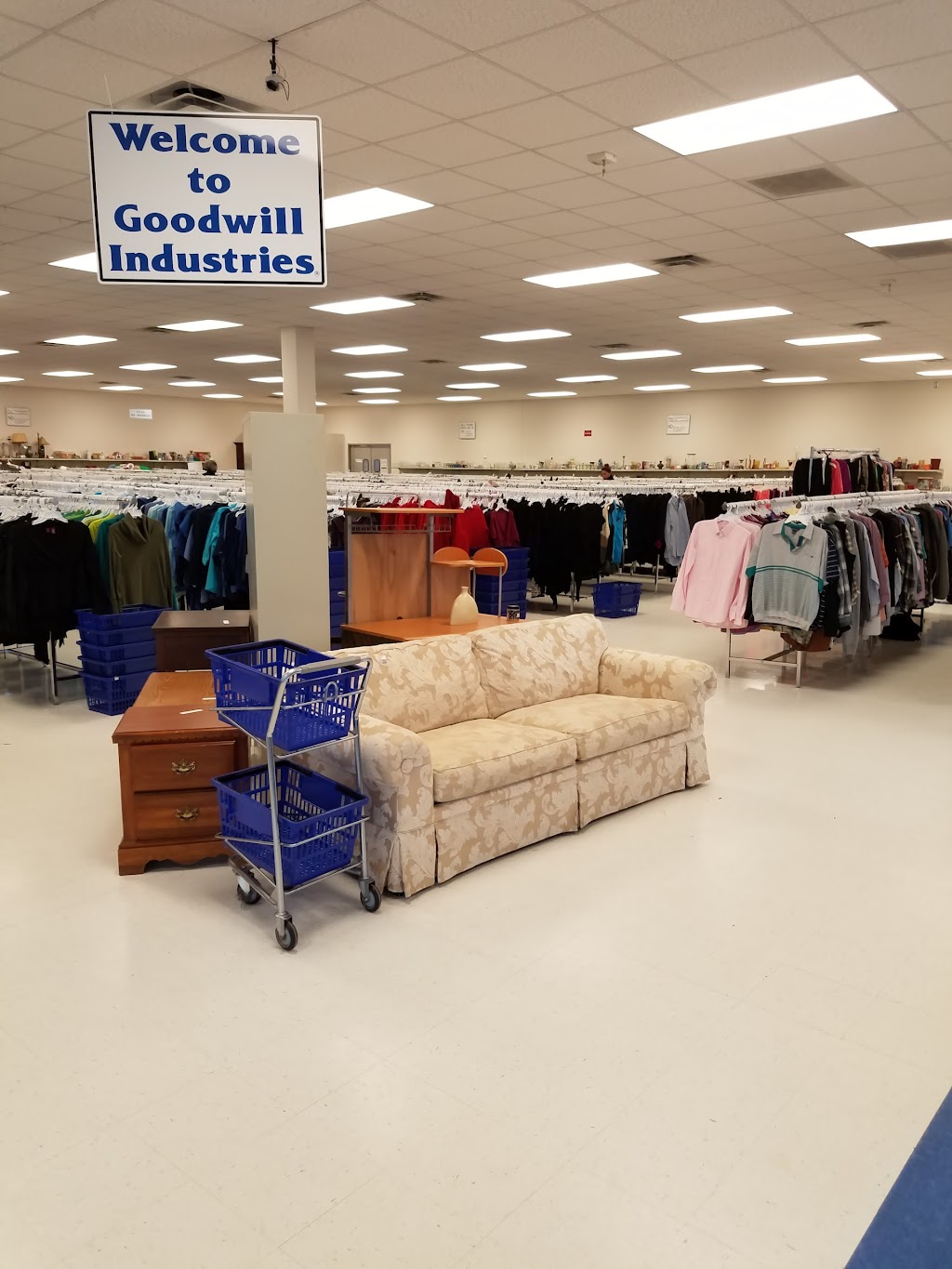 Goodwill Industries of Eastern NC, Inc. - Avent Ferry | 925 Avent Ferry Rd, Holly Springs, NC 27540, USA | Phone: (919) 285-3378